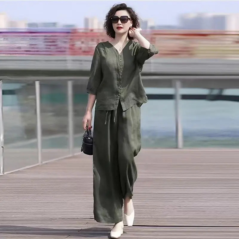 Women Fashion Over The Years - طقم من الكتان والقطن للنساء، أزياء