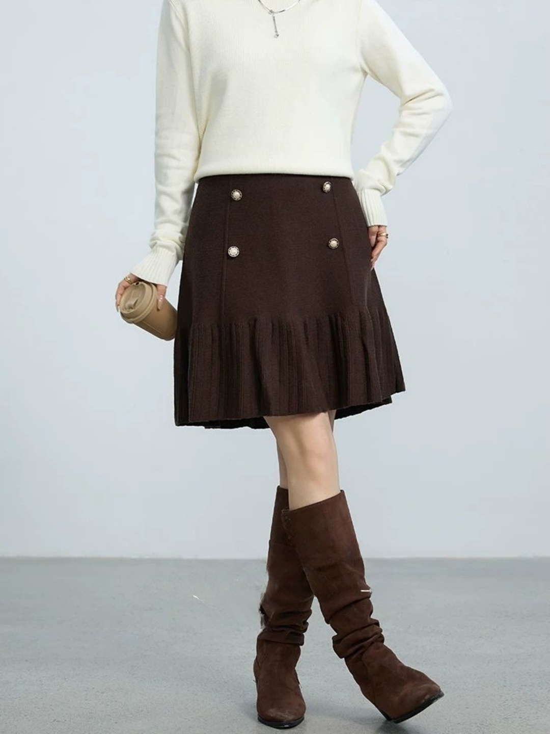 تنورة قصيرة بخصر مرتفع وتصميم  - مراجعة Women Fashion Over The Years وسعره